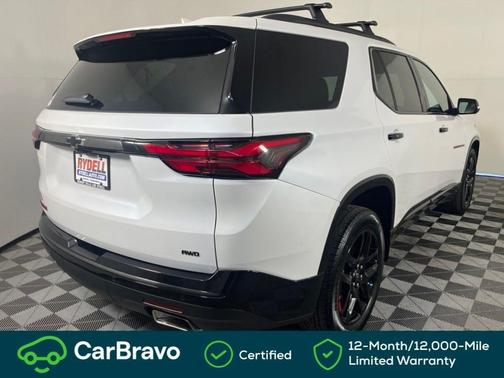 Iridescent Pearl Tricoat 2023 Chevrolet Traverse Premier