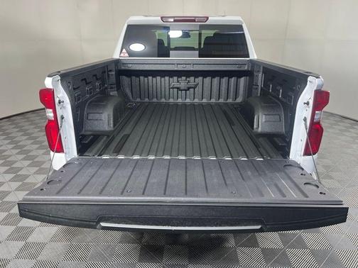 Summit White 2026 Chevrolet Silverado 1500 RST