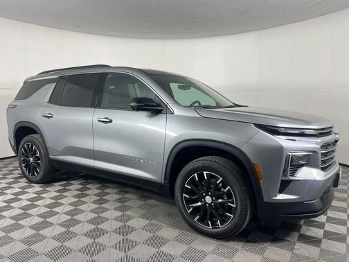 Sterling Gray Metallic 2026 Chevrolet Traverse LT