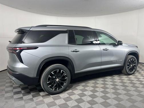 Sterling Gray Metallic 2026 Chevrolet Traverse LT