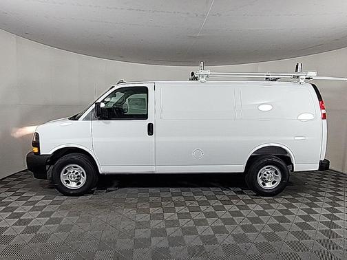 Summit White 2025 Chevrolet Express 3500 Work Van