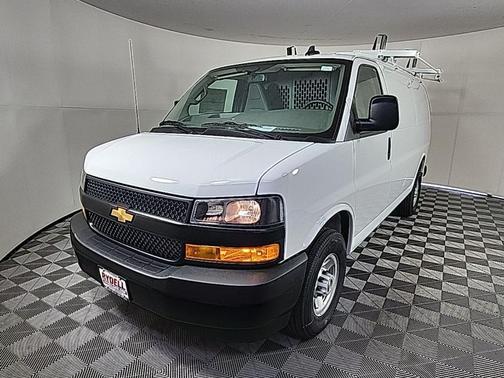 Summit White 2025 Chevrolet Express 3500 Work Van