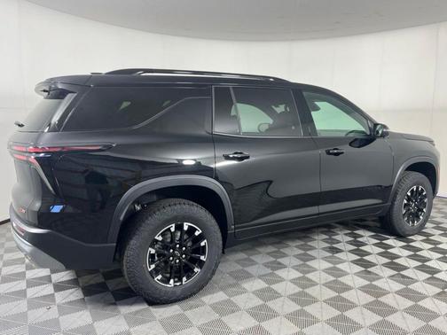 Mosaic Black Metallic 2026 Chevrolet Traverse Z71