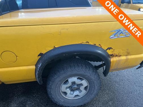 2002 Chevrolet S-10 LS