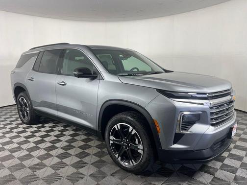 Sterling Gray Metallic 2027 Chevrolet Traverse LT 2LT