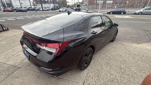 2022 Hyundai ELANTRA SEL