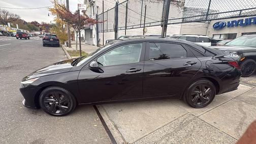 2022 Hyundai ELANTRA SEL