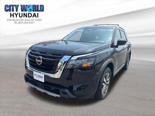 2025 Nissan Pathfinder SL