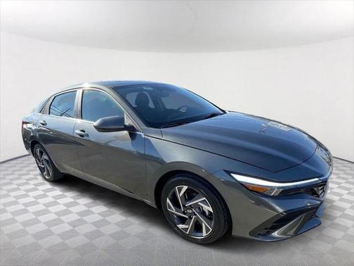 2025 Hyundai ELANTRA SEL