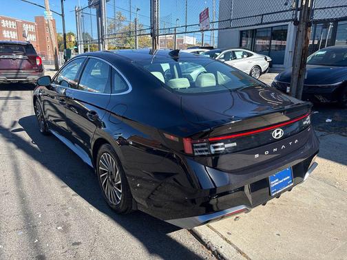 2024 Hyundai SONATA Hybrid SE