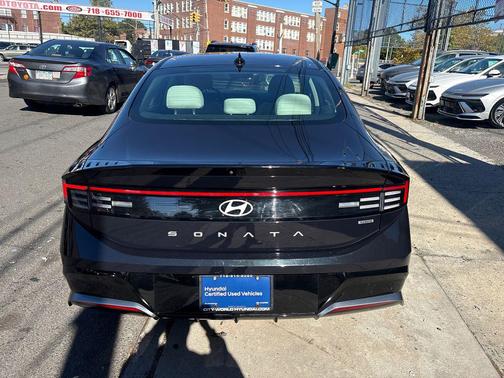 2024 Hyundai SONATA Hybrid SE