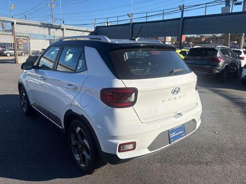 2024 Hyundai VENUE Limited