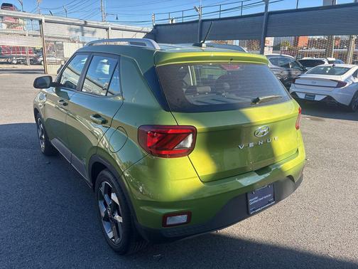 2024 Hyundai VENUE SEL