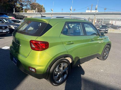 2024 Hyundai VENUE SEL