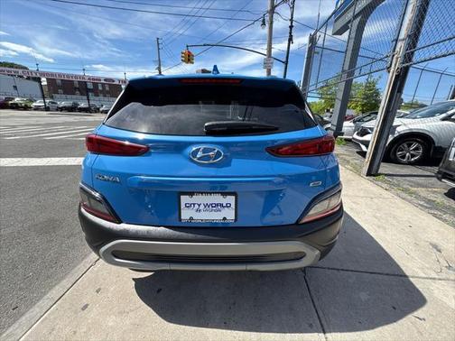 2022 Hyundai KONA SEL