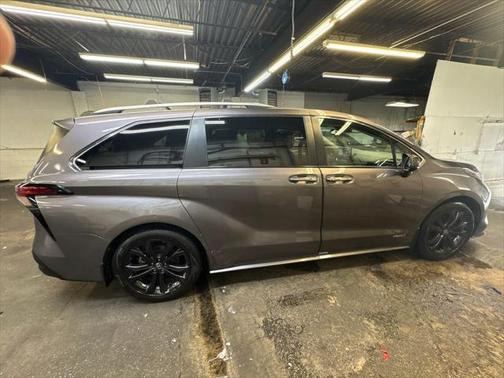 2021 Toyota Sienna XLE 7 Passenger