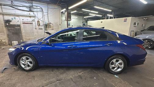 2023 Hyundai ELANTRA SE