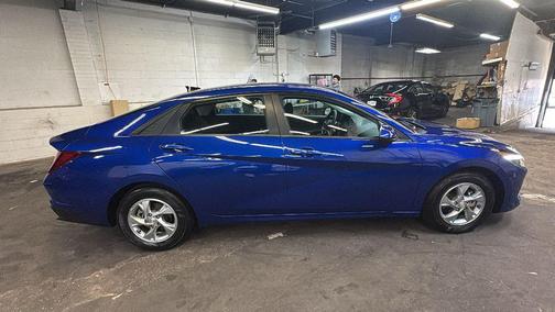 2023 Hyundai ELANTRA SE