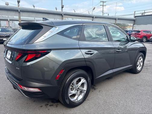 2022 Hyundai TUCSON SE