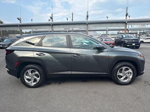2022 Hyundai TUCSON SE