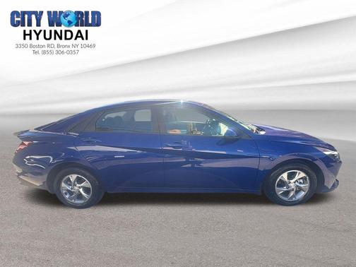 2022 Hyundai ELANTRA SE