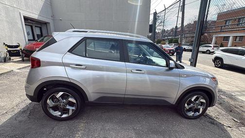 2023 Hyundai VENUE SEL