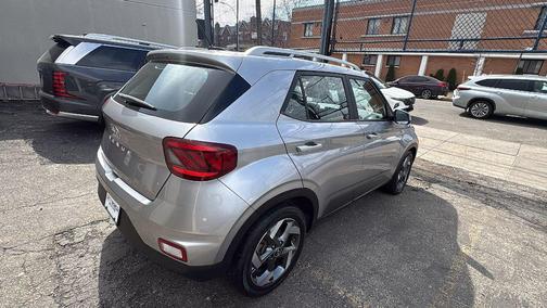 2023 Hyundai VENUE SEL