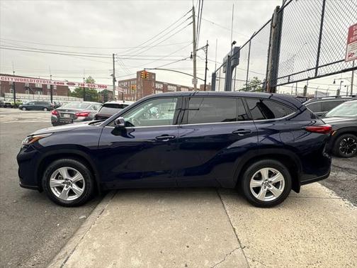 2021 Toyota Highlander LE