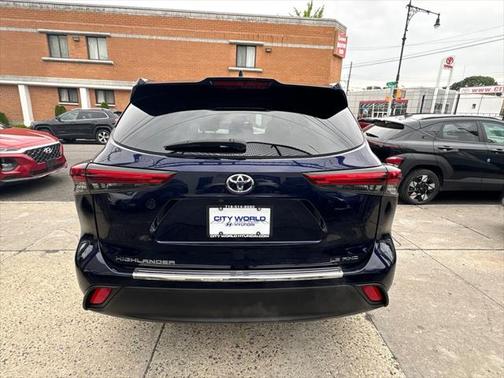 2021 Toyota Highlander LE