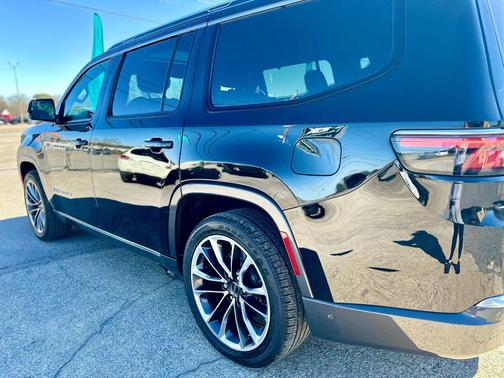 2022 Jeep Wagoneer Series III 4x2