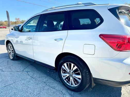 2019 Nissan Pathfinder SV