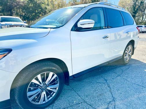 2019 Nissan Pathfinder SV