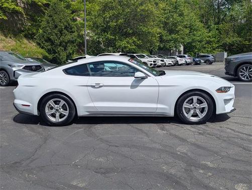 2022 Ford Mustang EcoBoost