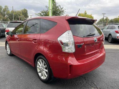 2013 Toyota Prius v Five