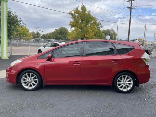 2013 Toyota Prius v Five