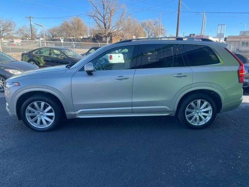 2016 Volvo XC90 T6 Momentum