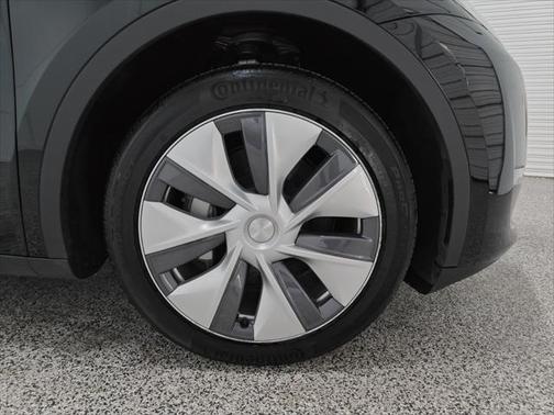 2024 Tesla Model Y Long Range Dual Motor All-Wheel Drive