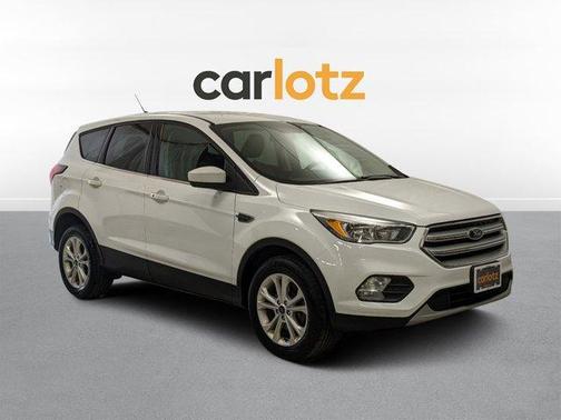 Photo 2 of 34 of 2019 Ford Escape SE