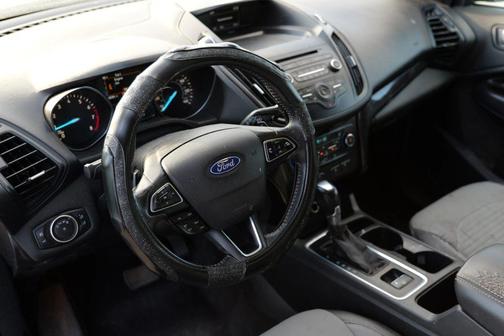 Lightning Blue Metallic 2017 Ford Escape SE