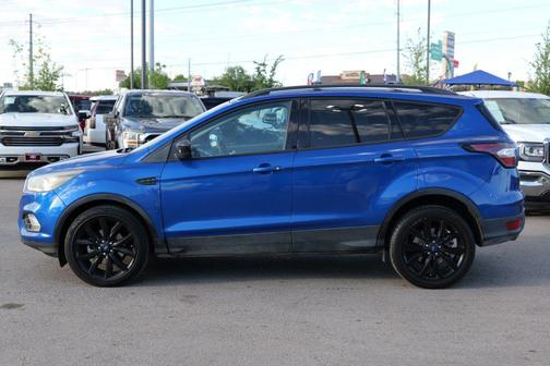Lightning Blue Metallic 2017 Ford Escape SE
