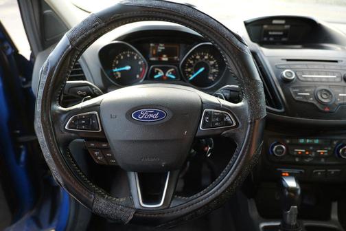 Lightning Blue Metallic 2017 Ford Escape SE