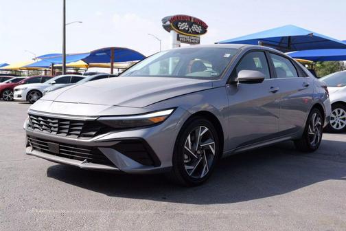 2025 Hyundai ELANTRA SEL