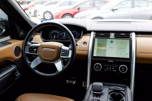 2023 Land Rover Discovery P360 Metropolitan Edition