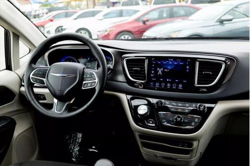 2020 Chrysler Pacifica Touring