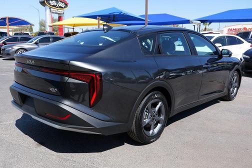 2025 Kia K4 LXS