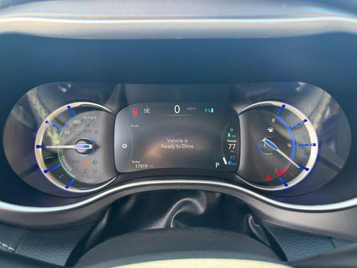 2023 Chrysler Pacifica Hybrid Touring L
