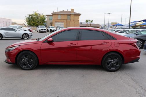 2022 Hyundai ELANTRA SEL