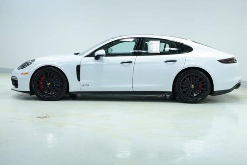 2020 Porsche Panamera GTS