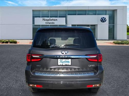 2024 INFINITI QX80 LUXE