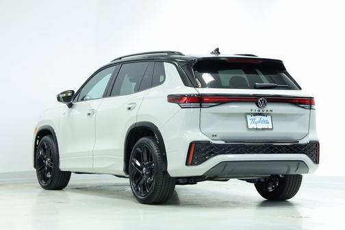 2025 Volkswagen Tiguan SE R-Line Black